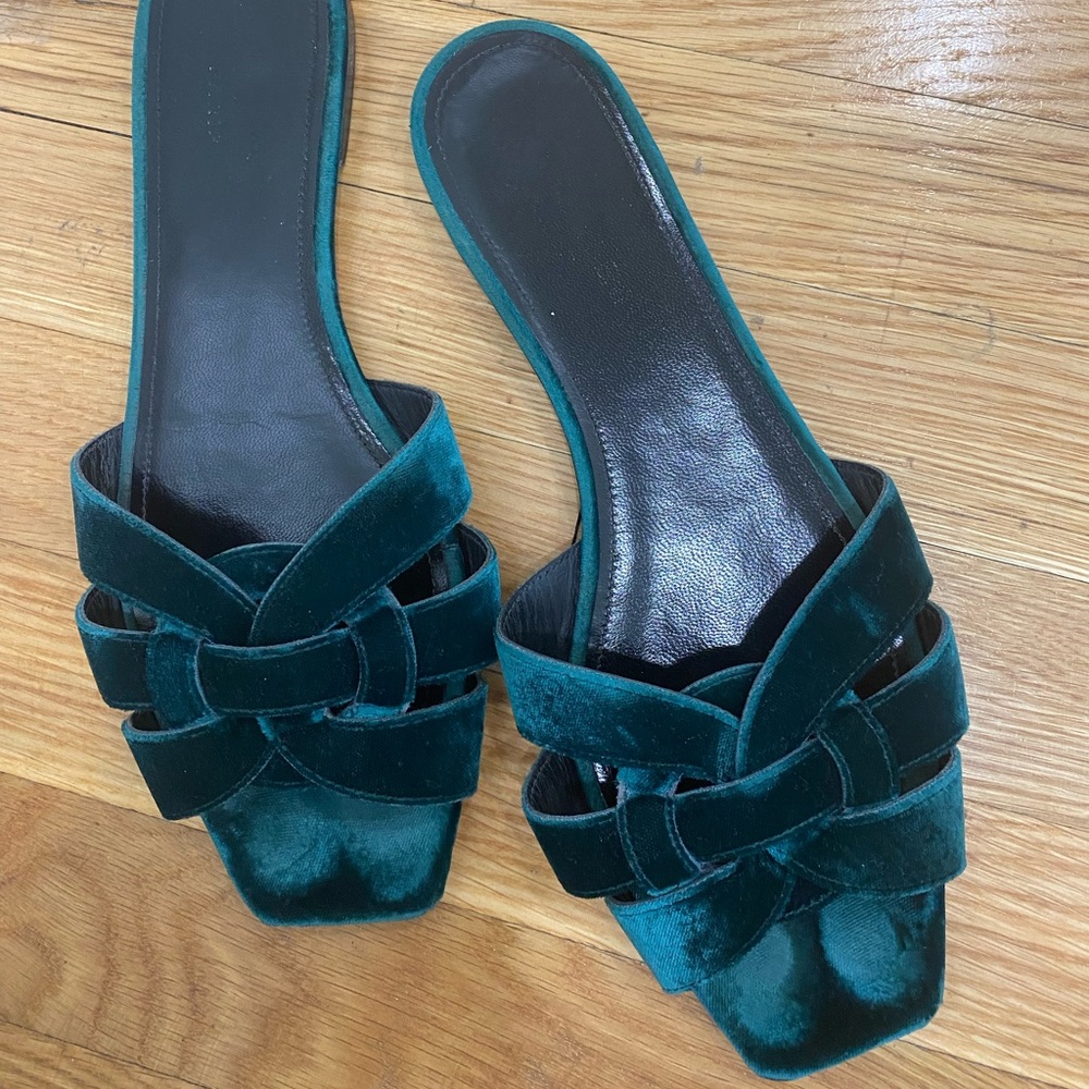 SAINT LAURENT TRIBUTE VELVET FLAT SANDALS